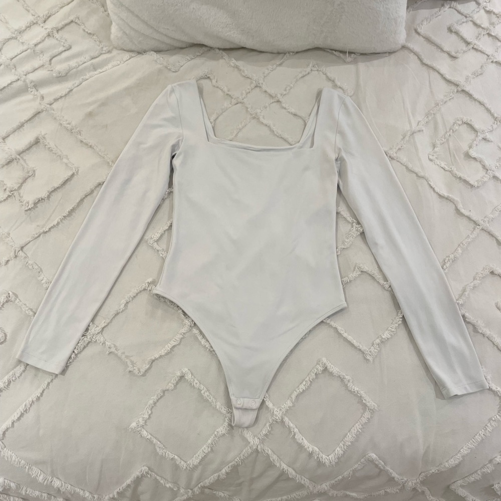 Aritzia Babaton Contour Bodysuit